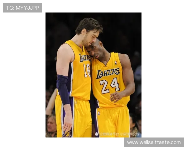 94 年 13 号秀总决赛场均 23 分压科比!却成 81 分背景板:他比黑曼巴早两年登陆 NBA(3) 94 年 13 号秀总决赛场均 23 分压科比!却成 81 分背景板:他比黑曼巴早两年登陆 NBA(3)